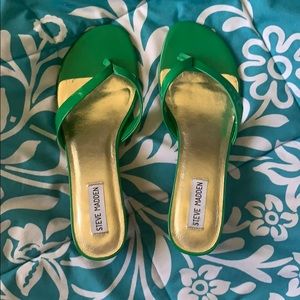 Steve Madden low heel green sandals